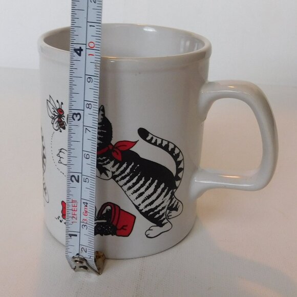 Collectible Cat Coffee Mug - Cat chasing butterfly vintage Japan - Picture 5 of 5